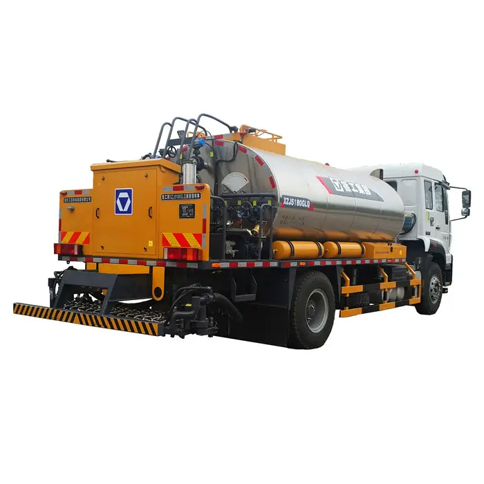 Xuzhou-máquina de distribuidor de asfalto XLS803 XLS80A con chasis de SINOTRUCK, XCM G 8cbm