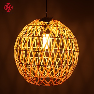 XH tejido a mano bambú yute mimbre papel cadena araña colgante pantalla plástico ratán iluminación - Product Image 1