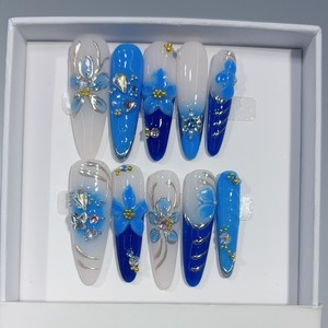 <span class=keywords><strong>Ongles</strong></span> ovales faits main avec pointes bleues, base blanche, fleurs <span class=keywords><strong>en</strong></span> relief et strass, 10 pièces - Product Image 3
