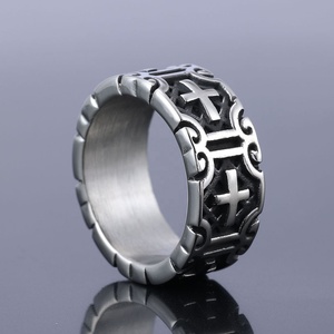 Anillos <span class=keywords><strong>de</strong></span> Cruz Latina Retro <span class=keywords><strong>de</strong></span> Acero Inoxidable con Símbolo Cristiano Crux Ordinaria Jesucristo Crucificado Anillos <span class=keywords><strong>de</strong></span> Banda para Hombres y Mujeres - Product Image 3