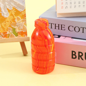 Juguete antiestrés de goma con textura de azúcar de malta, inspirado en la dopamina, con diseño de botella de refresco marmoleada y textura blanda. - Product Image 3