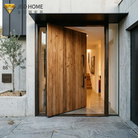 Porte d'entrée pivotante moderne en chêne massif sur mesure avec système de charnières pivotantes robustes pour villa