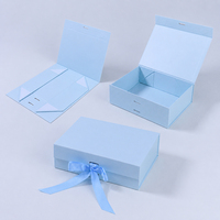 Boîte cadeau rigide pliable bleue sur mesure pour économiser de l'espace avec fermeture magnétique et ruban de fermeture