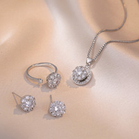 Vente flash : Ensemble de bijoux en acier inoxydable rotatif avec chaîne à maillons, boucles d'oreilles en cristal CZ, bague et collier rond en zircon cubique glacé
