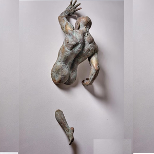 Tendente moderno 3D uomo bronzo e <span class=keywords><strong>ottone</strong></span> scultura statua personalizzata attraverso-parete Design con tecnica di fusione in metallo - Product Image 6