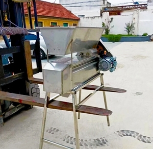 Máquina Despalilladora y Trituradora de Uvas de Acero Inoxidable 2T/H, Máquina para Eliminar Tallos y Triturar Uvas - Product Image 6