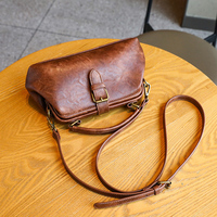 Sac à main élégant rétro style médical en cuir PU huilé avec bandoulière réglable pour femme, sac à bandoulière décontracté quotidien
