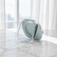 Yuecai Boîtier compact vide pour poudre, forme carrée, avec trou de suspension, accessoire breloque, fermeture à pression, 6g, design portable, en plastique, logo personnalisable
