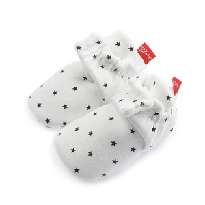 Vente en gros de chaussons de <span class=keywords><strong>0</strong></span> à <span class=keywords><strong>3</strong></span> <span class=keywords><strong>mois</strong></span> pour nouveau-né, bébé en bas âge, chaussures de marche antidérapantes, chaussettes - Product Image 4