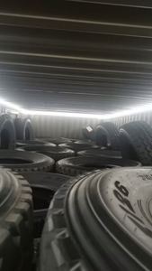 Neumáticos de camión en varios tamaños 12.00R20 y 12.00R24 con tubos interiores 18PR Clasificación de capas Certificado DOT y GCC - Product Image 4