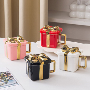 Tasse à café en céramique de style Ins, design nœud, forme irrégulière, 420 ml, tasse carrée dorée en céramique avec couvercle, idéale pour les cadeaux et le bureau - Product Image 2