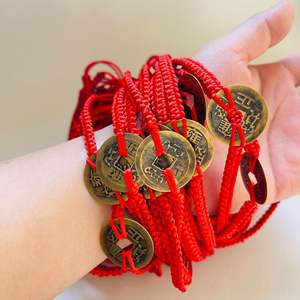 Pulsera y Tobillera de Cuerda Roja con Monedas de Cinco Emperadores para Hombres y Mujeres, Estilo Pareja, para Atraer la Riqueza y la Buena Fortuna - Product Image 2