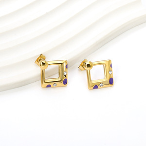 Boucles d'oreilles géométriques en or avec incrustation de diamants violets, bijoux de fête tendance pour femmes - Product Image 1