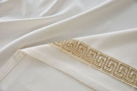 Ensemble de linge de table 2410H avec nappe, serviettes et anneaux de serviette à bordure dorée motif clé grecque pour la salle à manger et les mariages
