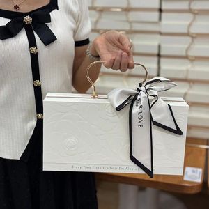 Gül yaprağı nedime hediye kutusu patlayıcı sevgililer günü ambalaj düğün Premium işık lüks hediye kutuları 3d yaratıcı - Product Image 2