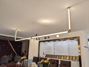 Rail magnétique connectable 48V Décoration lumineuse suspendue en aluminium Rail lumineux magnétique connectable - Product Image 6