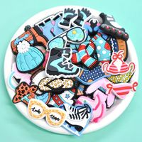 Breloques de chaussures en PVC sur le thème de l'hiver, flocons de neige, bonhomme de neige, décorations de Noël, accessoires DIY, épingles, vente en gros