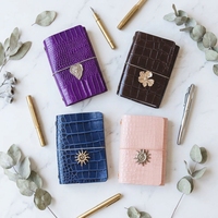 Couverture de carnet en cuir de vachette faite à la main avec gaufrage crocodile ou autruche, pochette pour carnet rechargeable, taille universelle pour A5 A6