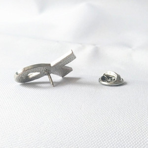 Pin de Solapa Metálico con Cinta para Concientización sobre VIH/SIDA y Cáncer de Mama - Product Image 5