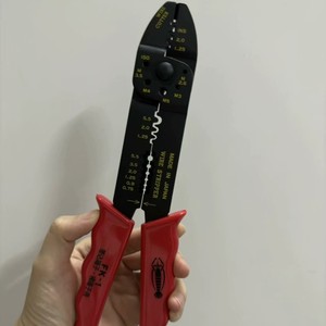 Pince à dénuder et à sertir Lobster FK-1 en acier à haute teneur en carbone, fabriquée au Japon, pour le dénudage et le sertissage de fils. - Product Image 1