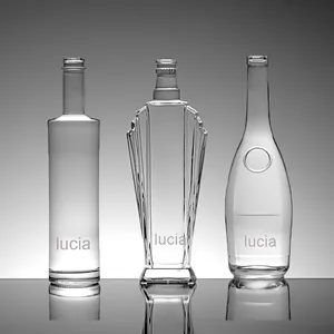 Liquore di imballaggio forma rotonda trasparente bevande alcoliche gelo bottiglie di vetro vodka etichetta personalizzata gin bottiglia 750ml con coperchio di sughero