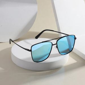 Neue schwarze Herren-Sonnenbrille mit blauem PC-Rahmen Hochwertige TAC-polarisierte Gläser Benutzer definiertes Logo auf dem modischen Piloten stil - Product Image 6