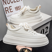 Chaussures Homme Printemps 2026 Nouvelle Collection Baskets en Cuir PU Blanc à Semelle Épaisse Rehaussantes Antidérapantes Polyvalentes KN29 Cortex