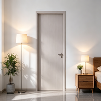 Porte intérieure en bois massif de noyer de luxe, design moderne, surface WPC imperméable, résistante à l'humidité, chambre à coucher, salon, hôtel
