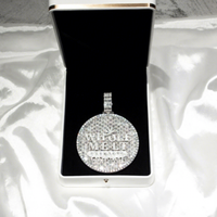 Pendentif Hip Hop Iced Out en Argent avec Lettre Initiale Personnalisée et Moissanite Taille Baguette Émeraude
