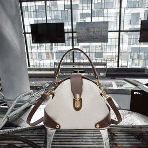 Bolsos de hombro de cuero acolchado de lujo para mujer de gran capacidad 2024 - Product Image 2