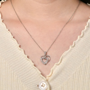 Compra al por Mayor de Joyería Ecológica de Cobre con Baño de Oro de 14k, Collar con Colgante de Doble Corazón con Micro Pavé de Circonitas, Regalo para Parejas - Product Image 5