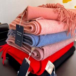 Bufanda Larga de Lana 100% Color Camel, Gruesa y Lujosa para Invierno, Ideal como Regalo de Cumpleaños y Año Nuevo para Mujer, YHK0093 - Product Image 4