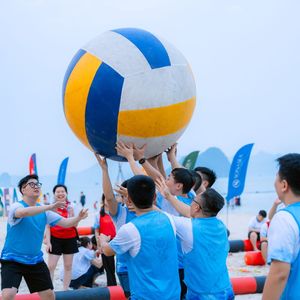 ลูกวอลเลย์บอลเป่าลมขนาดใหญ่สำหรับกิจกรรมสร้างทีม เวียดนาม ผลิตจาก PVC รับประกันความปลอดภัยระหว่างการขนส่ง ใช้ได้ทุกฤดู ยี่ห้อ Thuy Linh ระยะเวลาจัดส่ง 5-10 วัน - Product Image 1