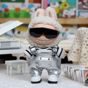 Vêtements pour poupée en peluche Labubu : Salopette argentée avec lunettes de soleil et chapeau en fourrure pour enfants de 8 à 13 ans, accessoire unisexe - Product Image 1