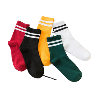 <span class=keywords><strong>Lot</strong></span> <span class=keywords><strong>de</strong></span> 5 paires <span class=keywords><strong>de</strong></span> chaussettes <span class=keywords><strong>de</strong></span> sport respirantes mi-mollet pour femme, avec 2 bandes rayées, style mode - Product Image 3