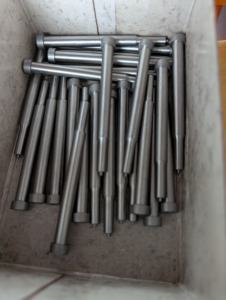 หมุดตรงกลางเวทีแรกที่มีดีไซน์แบบขั้นบันไดทำจากเหล็ก SKD61ที่ทนทานส่วนประกอบสำคัญสำหรับตลับลูกปืน - Product Image 2