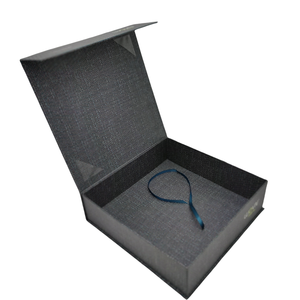 Boîtes en carton pliantes magnétiques de fabrication vietnamienne revêtement UV de 3mm d'épaisseur stratification mate personnalisée pour l'emballage de chaussettes de vêtements - Product Image 6