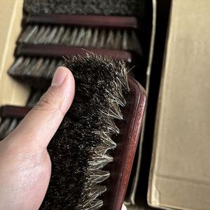 Brosse en gros à manche en bois poli, poils naturels de cheval, pour un dépoussiérage doux - Product Image 4