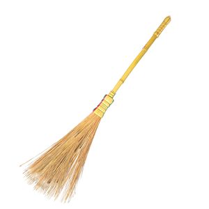 Escoba de jardín de palma natural con mango de bambú, hecha en Indonesia. - Product Image 1