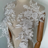 Vente en gros directe d'usine, appliques en dentelle brodées avec des paillettes brillantes pour robe de mariée
