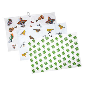 Serviette de golf personnalisée à livraison rapide, motif logo, microfibre, tissage gaufré, avec clip - Product Image 1