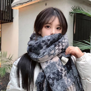 Bufanda de punto a cuadros de invierno al por mayor para mujer, cuello cálido con borlas estampadas de punto por urdimbre, bufanda unisex informal de moda coreana para parejas - Product Image 1