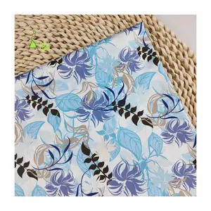 蓝色花朵和叶子印花丝缎抗皱100% 涤纶服装面料