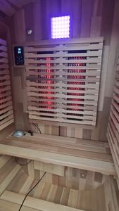 Cabine de sauna infrarouge lointain carrée en cèdre rouge, moderne et luxueuse, pour 1 personne, à installer en extérieur - Product Image 3