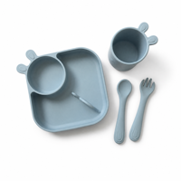 Ensemble d'alimentation pour bébé en silicone personnalisé 4 pièces avec assiette divisée, tasse d'apprentissage, cuillère, fourchette, vaisselle pour tout-petits