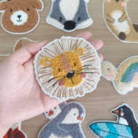 Usine Offre Spéciale Personnalisé Animal Coeur Fleur Écologique Chenille Fer-Sur Patchs Brodés Conception De Dessin Animé Mignon pour Vêtements