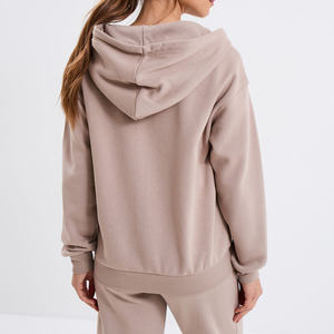 Sudadera con capucha Timeless Everyday para mujer que brinda comodidad, calidez y simplicidad para un estilo de clima fresco sin esfuerzo - Product Image 3