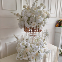 Centerpiece Bunga Artifisial Putih Elegan dengan Dudukan Emas Rose, Ideal untuk Pernikahan & Acara. Bunga-Bunga yang Dapat Digunakan Kembali dan Terlihat Realistis