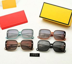 Lunettes de soleil <span class=keywords><strong>tendance</strong></span> de luxe vintage pour femmes <span class=keywords><strong>2022</strong></span> 7703 Nouvelle mode Style INS Polarisées Gris Violet Métal Vente en gros Gafas De Sol - Product Image 6