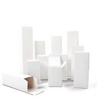 Boîte en carton blanc rectangulaire pliée avec impression de logo personnalisée